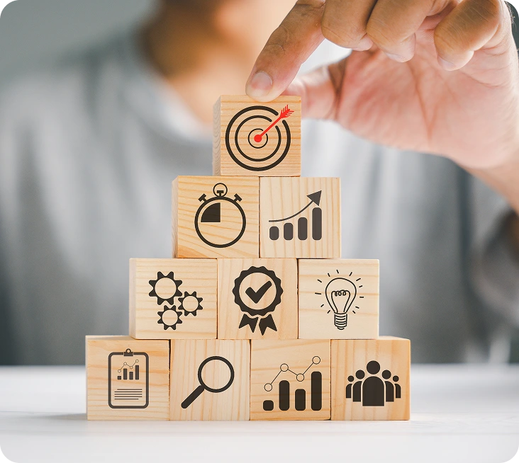 BrandLoom performance marketing expert demonstrating ROI-focused growth strategies, KPI optimization, audience targeting, and data-driven business growth